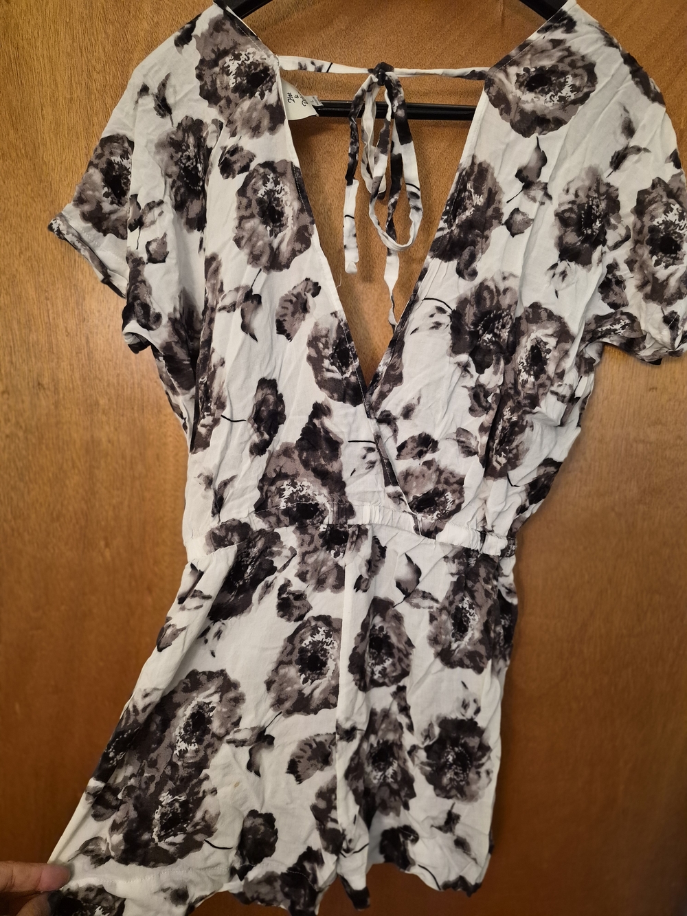 Floral V-Neck Short Sleeve Romper in Black & White